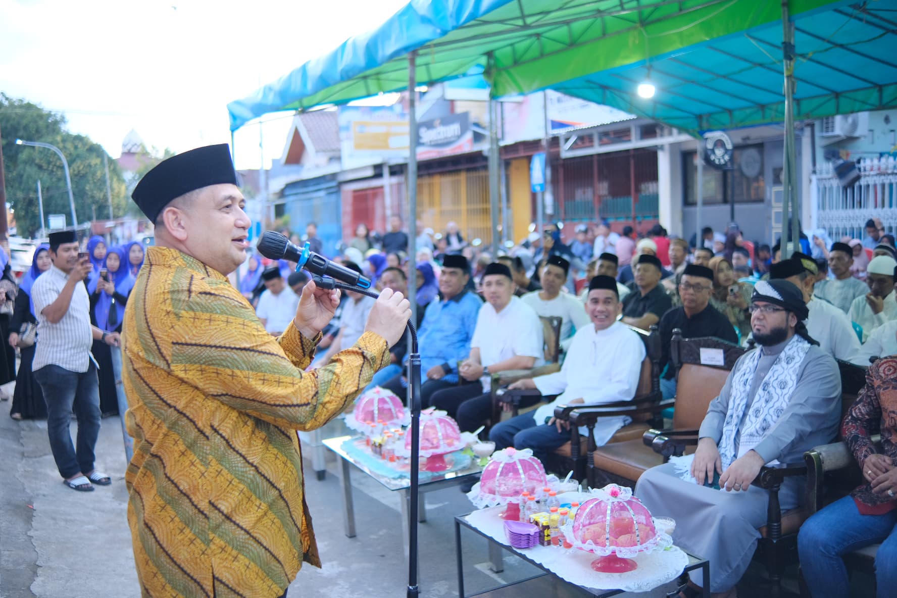 Munafri Arifuddin Sampaikan Komitmen Tingkatkan Kualitas Pekerja Sosial saat Buka Puasa Bersama Warga Maccini