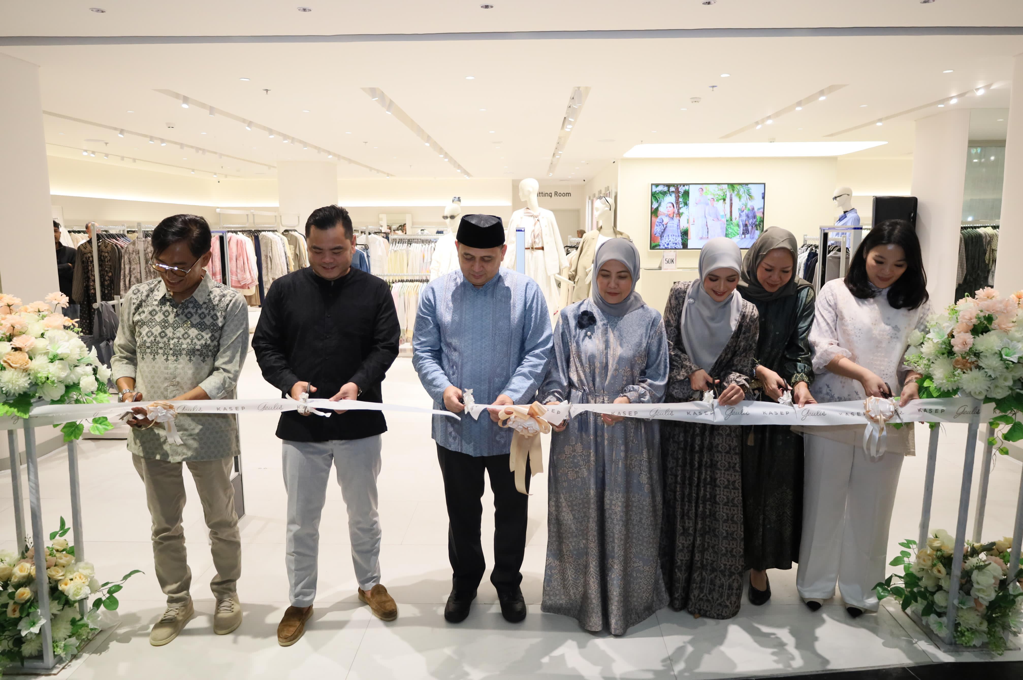 Wali Kota Makassar Resmikan Gerai Geulis Kasep, Dorong Investasi dan Pengembangan Merek Lokal