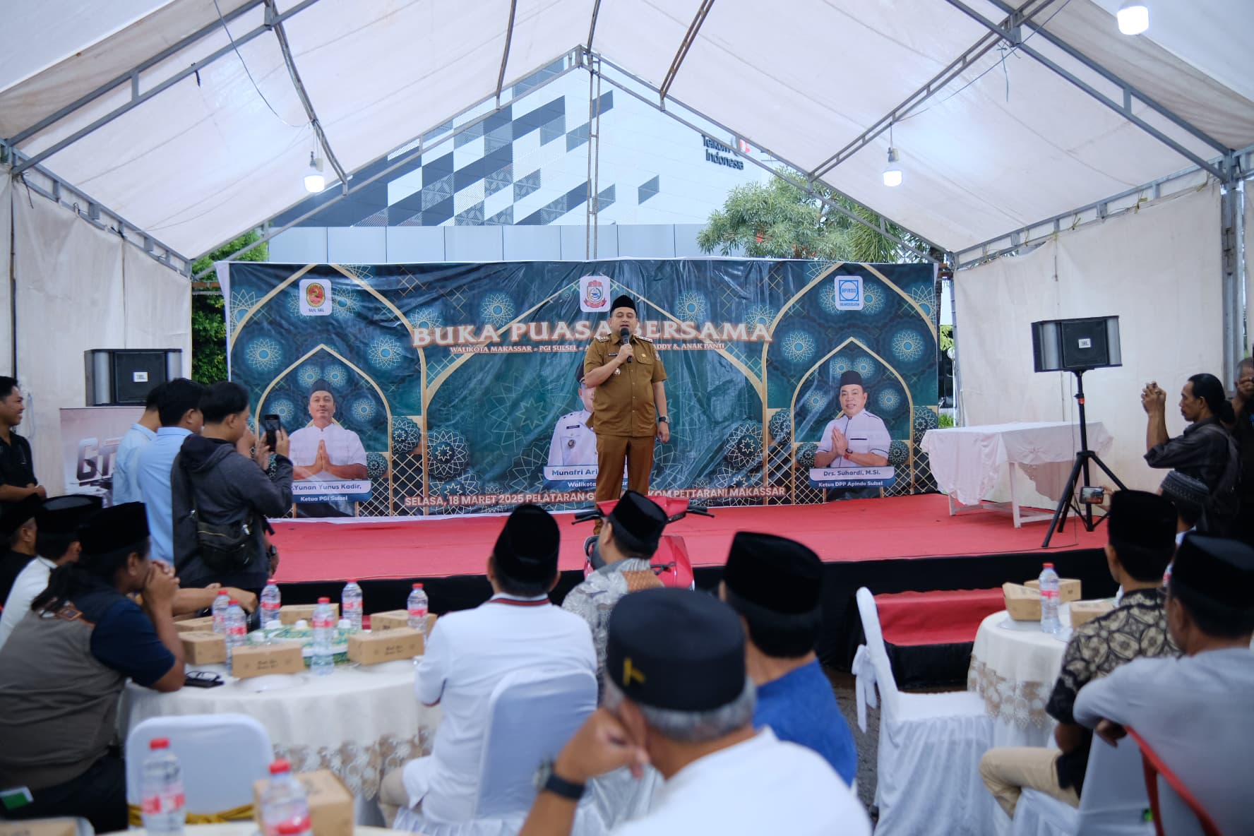ali Kota Makassar Hadiri Buka Puasa Bersama Anak Yatim Piatu Acara PGI dan APINDO Sulsel 