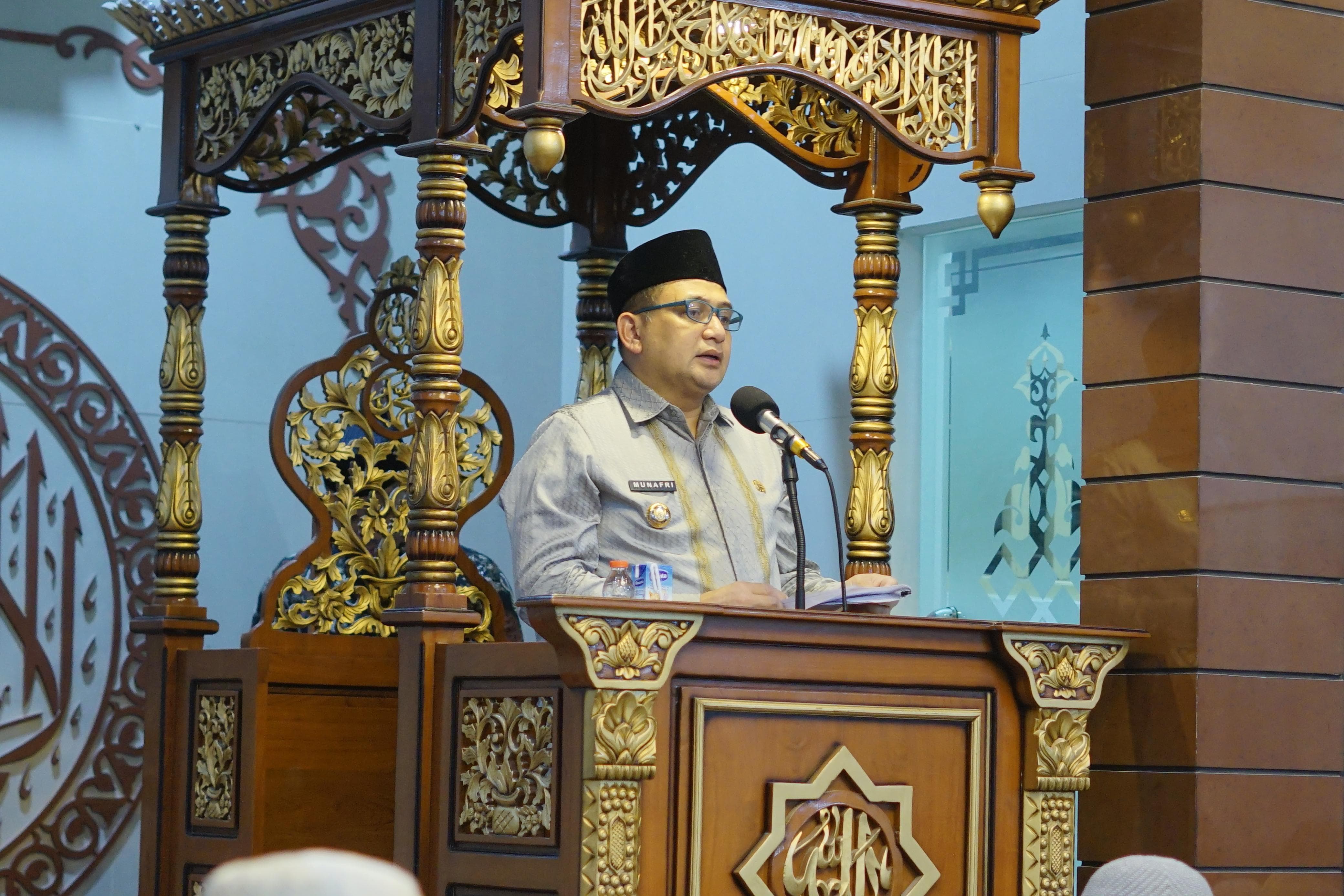 Wali Kota Makassar Tarawih Bersama Warga di Masjid Al-Habibu
