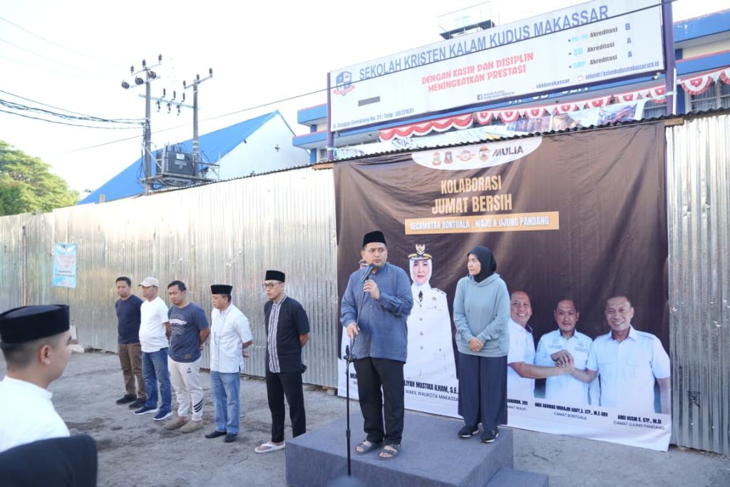 Bersih-Bersih Bareng! Munafri & Warga Tiga Kecamatan Turun Tangan di Jumat Bersih