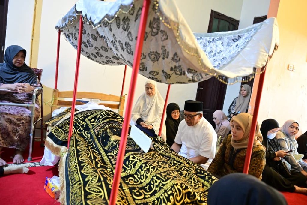 Aliyah Mustika Ilham Melayat Almarhum H. Andi Chaerul Andi Tau: Sosok Teladan yang Mengabdi untuk Makassar