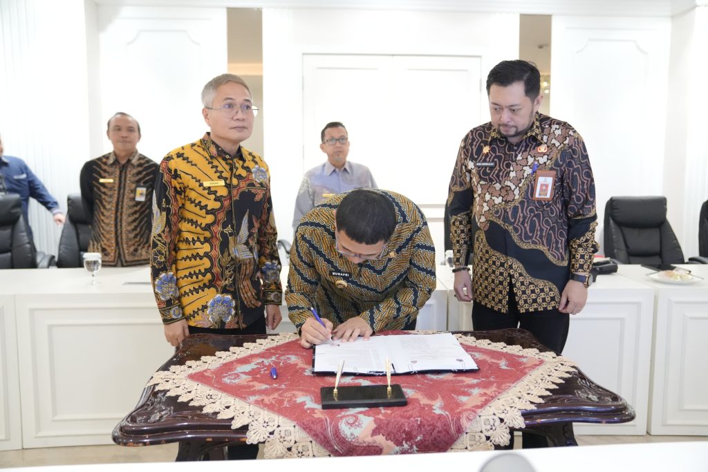 Wali Kota Makassar Tandatangani PKS Tripartit Sinergi Optimalisasi Pajak Pusat-Daerah