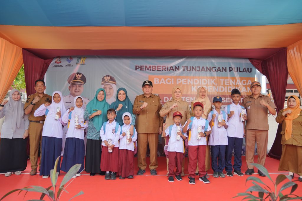 Wujud Kepedulian Pemkot Makassar: Seragam Baru, Semangat Baru Anak Pulau