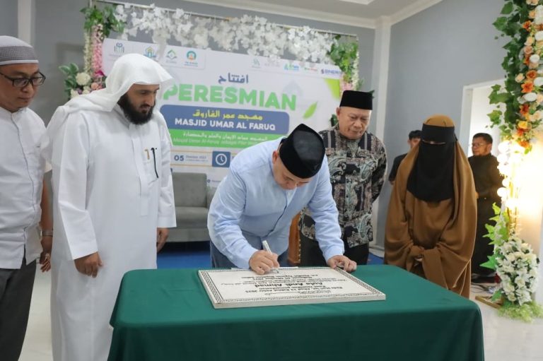 Wali Kota Makassar Pastikan Perbaikan Jalan di Tamalanrea Menuju Masjid Umar Al Faruq