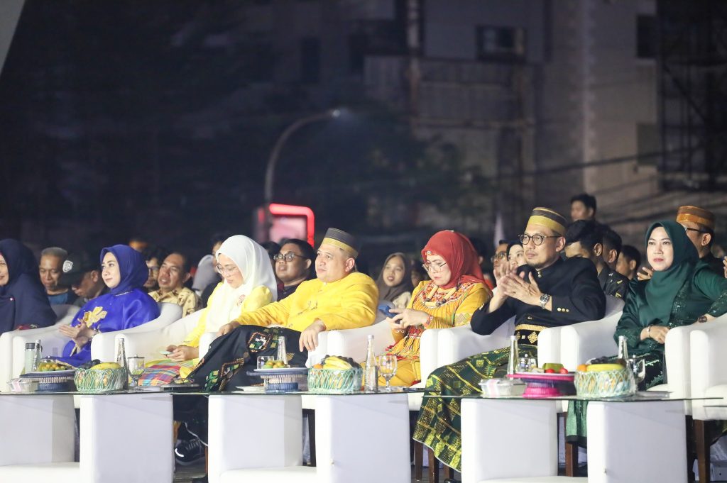 Munafri-Aliyah Apresiasi Kreativitas Masyarakat Lokal lewat Entertainment 100% Makassar HUT Kota ke-418