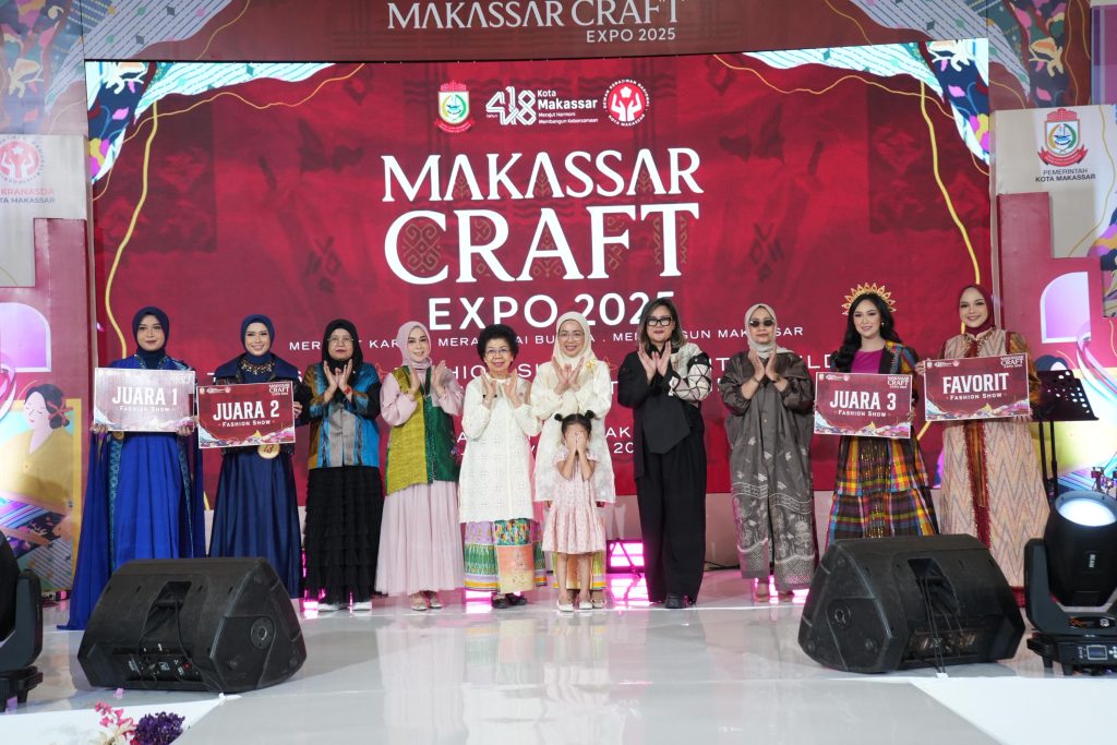 Fashion Show Wastra Jadi Sorotan, Tampilkan Keindahan Kain Khas Sulawesi Selatan