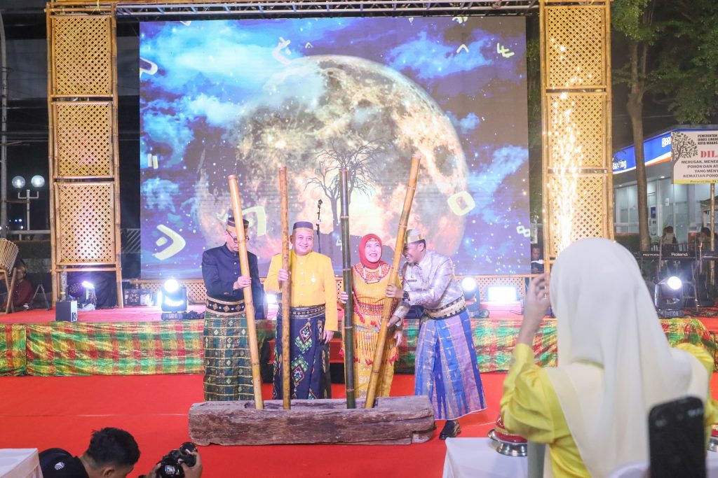 Wali Kota Munafri Buka Parade Singara’ Bulang HUT Kota ke-418, Sukses Representasikan Harmoni Budaya Makassar