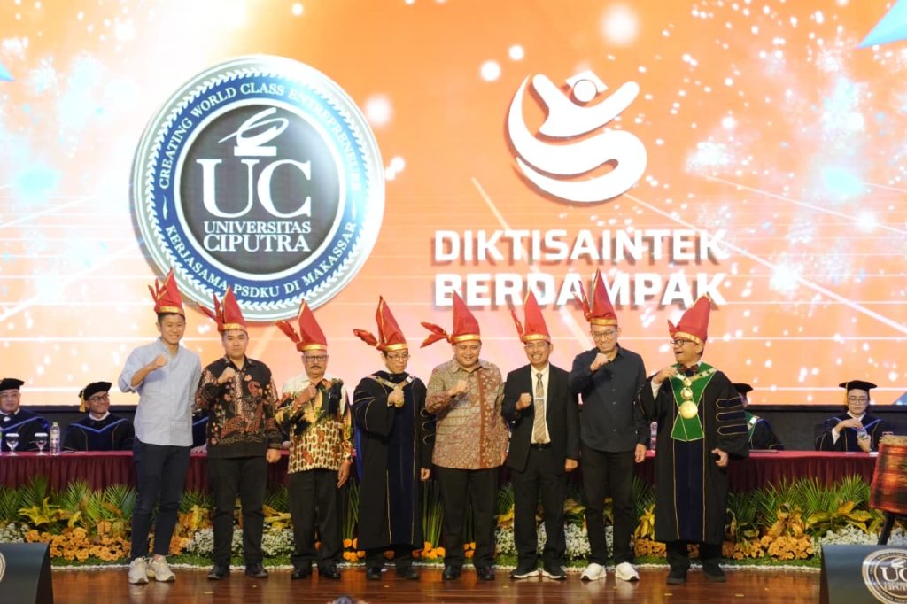 Wali Kota Makassar Sampaikan Pesan Ke Ratusan Wusudawan Angkatan Pertama UC Makassar