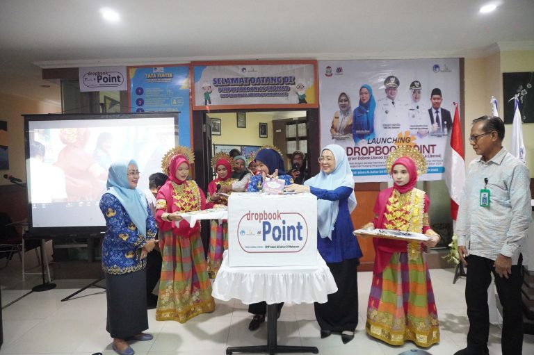 Melinda Aksa Launching Dropbook Point di Sekolah Islam Al-Azhar 24, Perkuat Literasi Sejak Dini