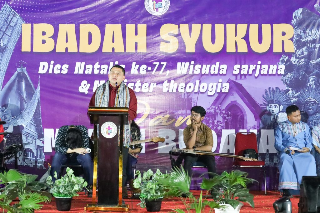 Munafri Ajak Jaga Kerukunan dan Toleransi pada Malam Budaya Reuni Raya STFT INTIM
