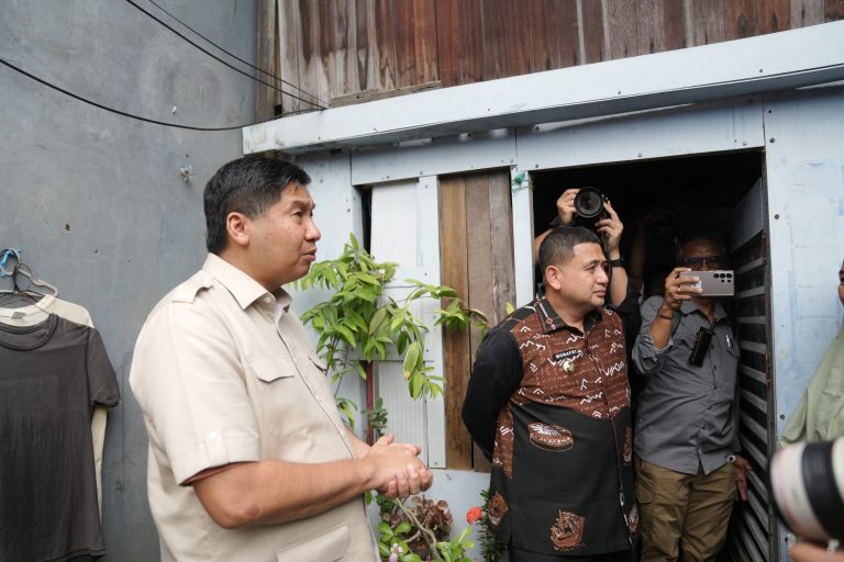 Munafri Dampingi Mendagri dan Menteri PKP Tinjau Pemukiman Kumuh di Pampang