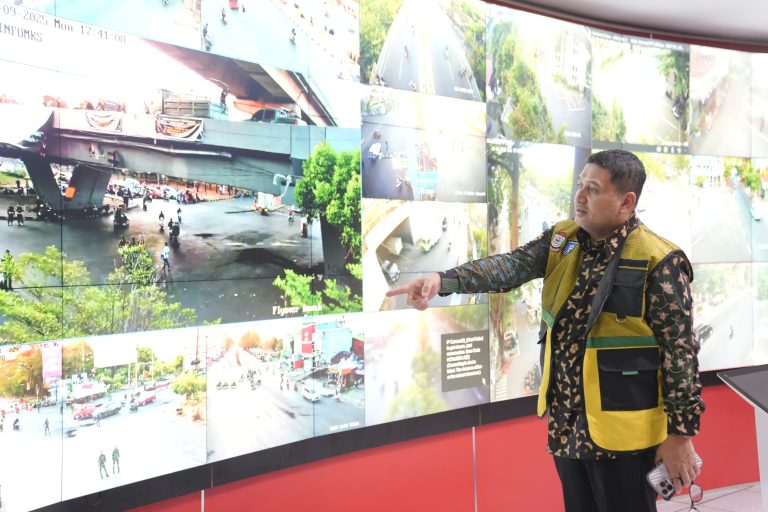 JAGA MAKASSAR’Ta, Munafri Pantau Titik Aksi Demo dari Balai Kota