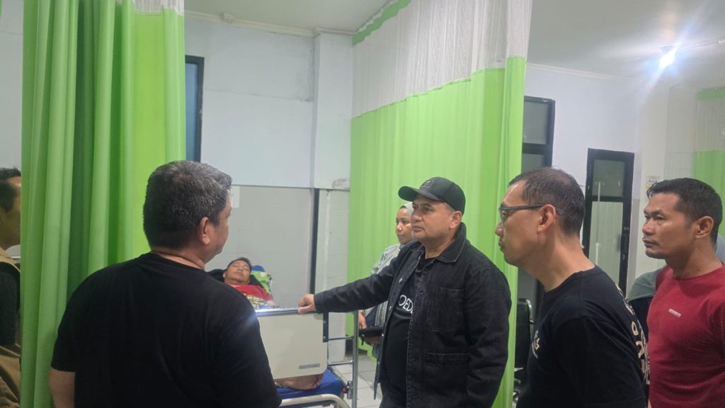Munafri Jenguk Korban Pembakaran Gedung DPRD di RS