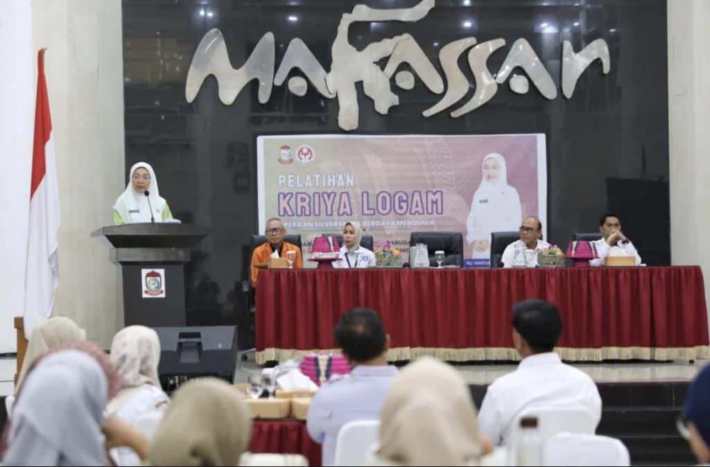 Melinda Aksa Dorong Kreativitas dan Daya Saing Perajin Lewat Pelatihan Kriya Logam