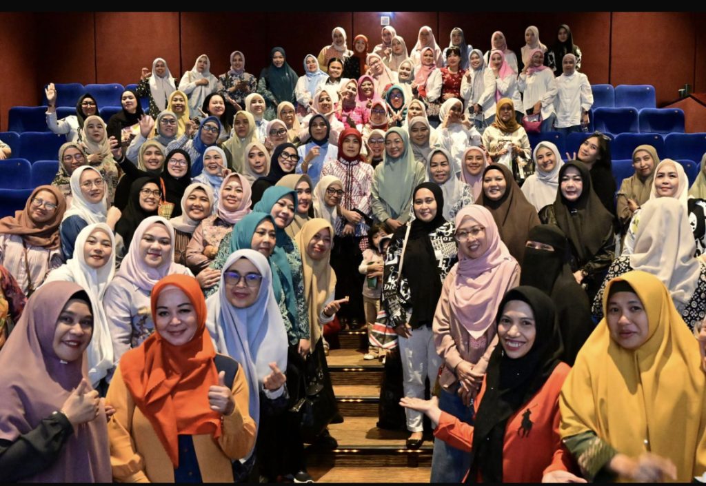 Aliyah Mustika Ilham Nonton Bareng Film Penantian Buah Hati Bersama Ketua TP PKK Makassar