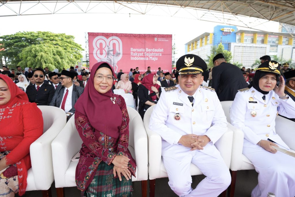 Melinda Aksa Dampingi Wali Kota pada Upacara HUT ke-80 RI di Karebosi