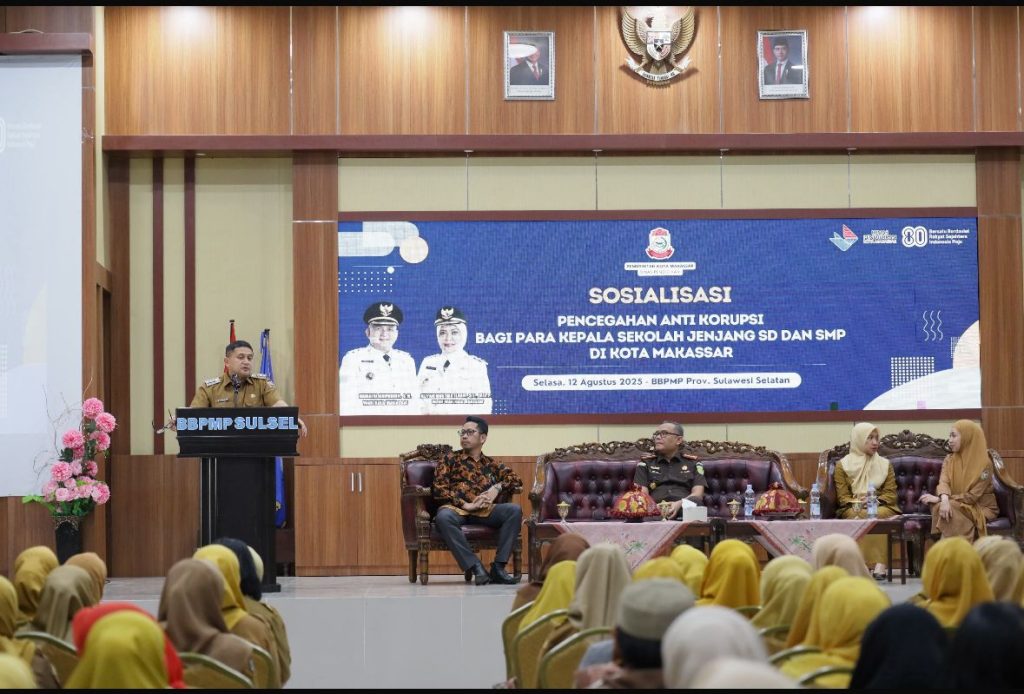 Kepala Kejari Makassar Puji Program Munafri Soal Seragam Sekolah