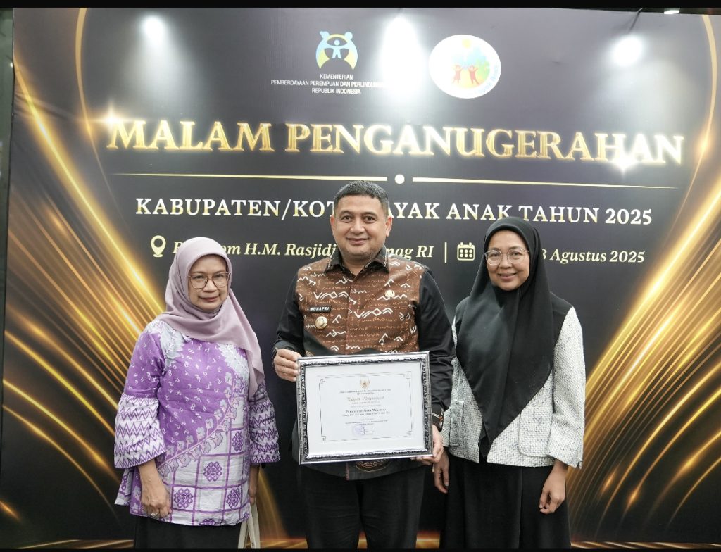 Munafri Terima Penghargaan Kota Layak Anak Kategori Nindya dari Kementrian PPPA