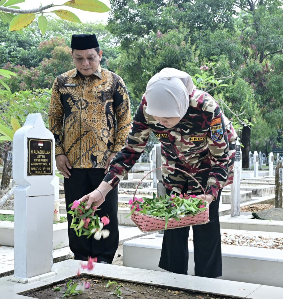 Jelang HUT RI Ke 80, Aliyah Mustika Ilham Pimpin Ziarah TMP Bersama FKPPI MAKASSAR, — Menjelang peringatan H