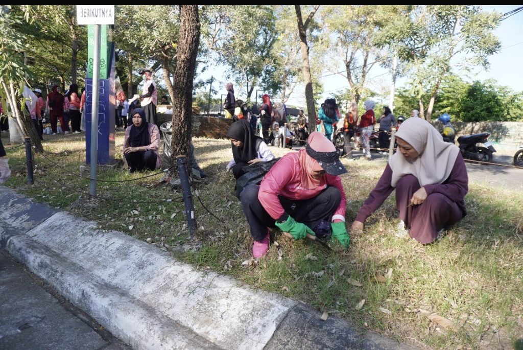 Lestarikan Lingkungan, Ketua TP PKK Makassar Tanam Bougenville dan Kompos Biopori di Anjungan Losari