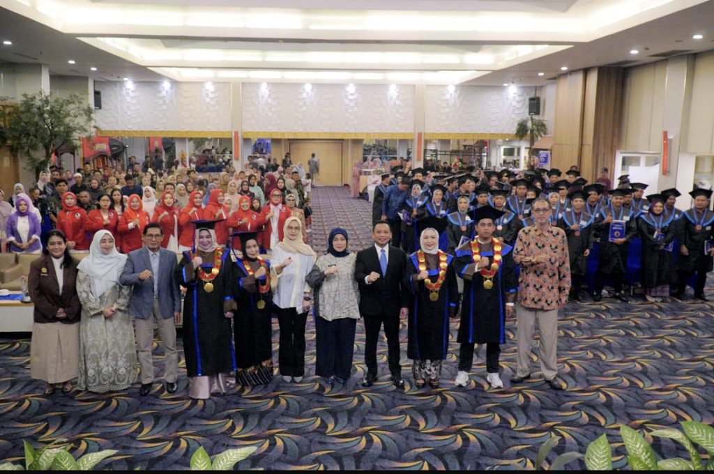 Hadiri Wisuda XXIX ASMI Publik Aliyah Mustika Ilham Serukan Disiplin dan Integritas
