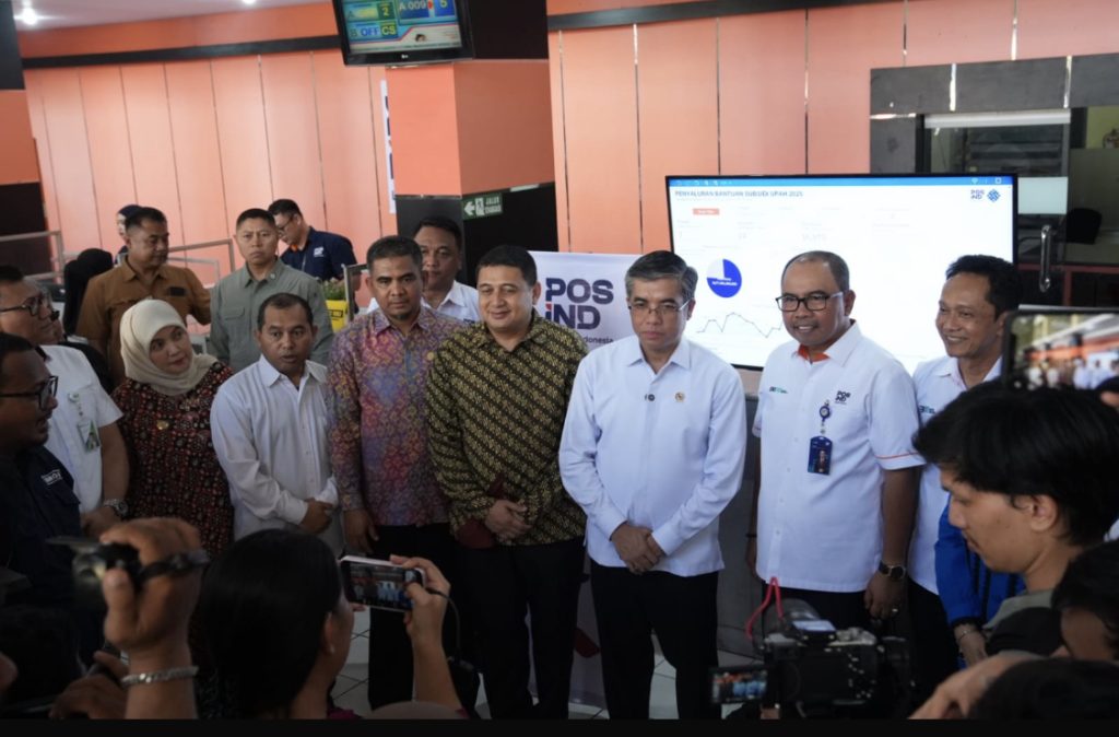 Munafri-Aliyah Dampingi Menaker RI Tinjau Penyaluran BSU 2025, Pastikan Bantuan Tepat Sasaran