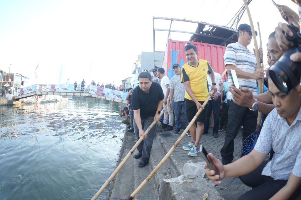 Jumat Bersih, Wali Kota Munafri: RT/RW Harus Kelola Sampah dan Urban Farmin