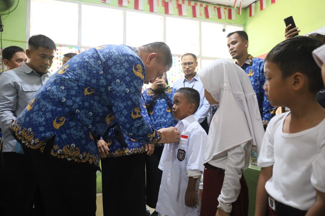 Seragam, Tas, hingga Tumbler Dibagikan Gratis: Pemkot Makassar Perkuat Layanan Pendidikan
