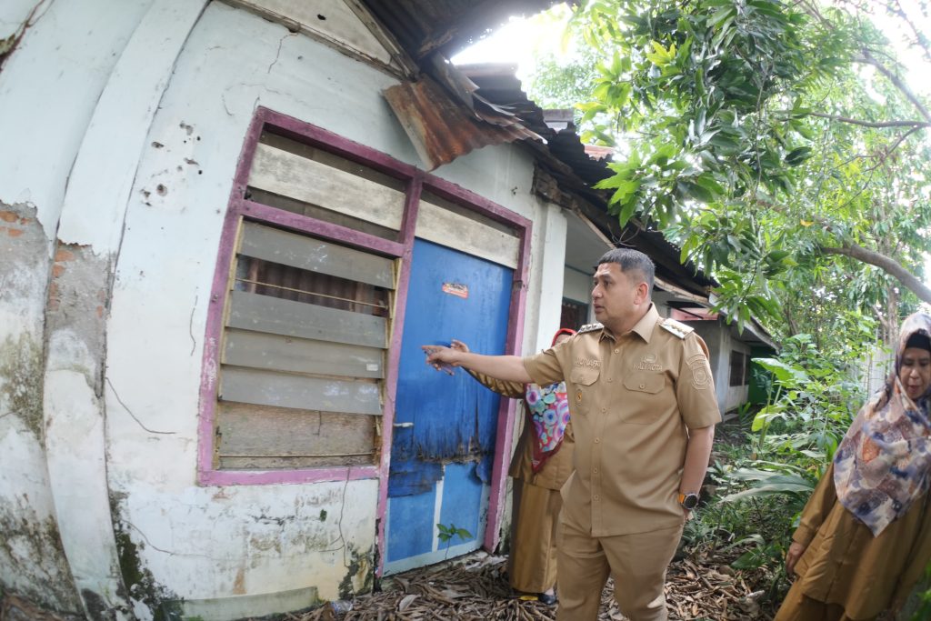Empat Dekade Berlalu, Munafri Kembali Menjejak SD Cek Fasilitas Tempat Ia Bersekolah