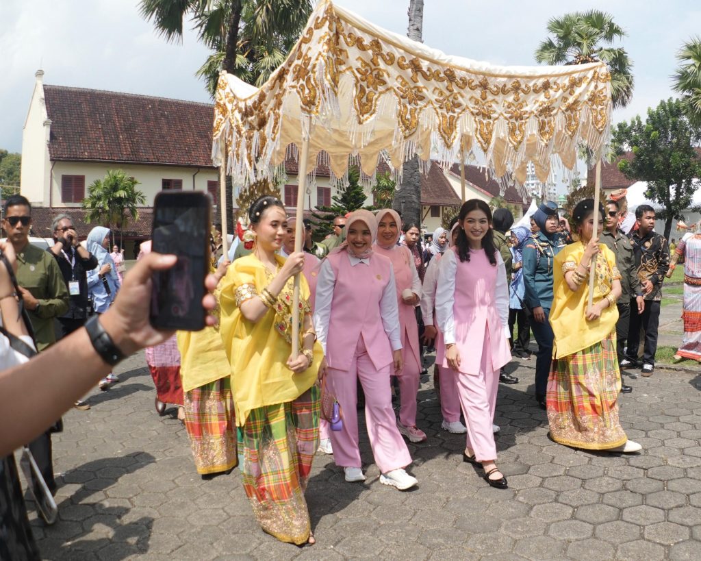 Selvi Ananda ke Makassar, Wali Kota Makassar – Wawali dan Ketua PKK Dampingi dalam Misi Lestarikan Budaya