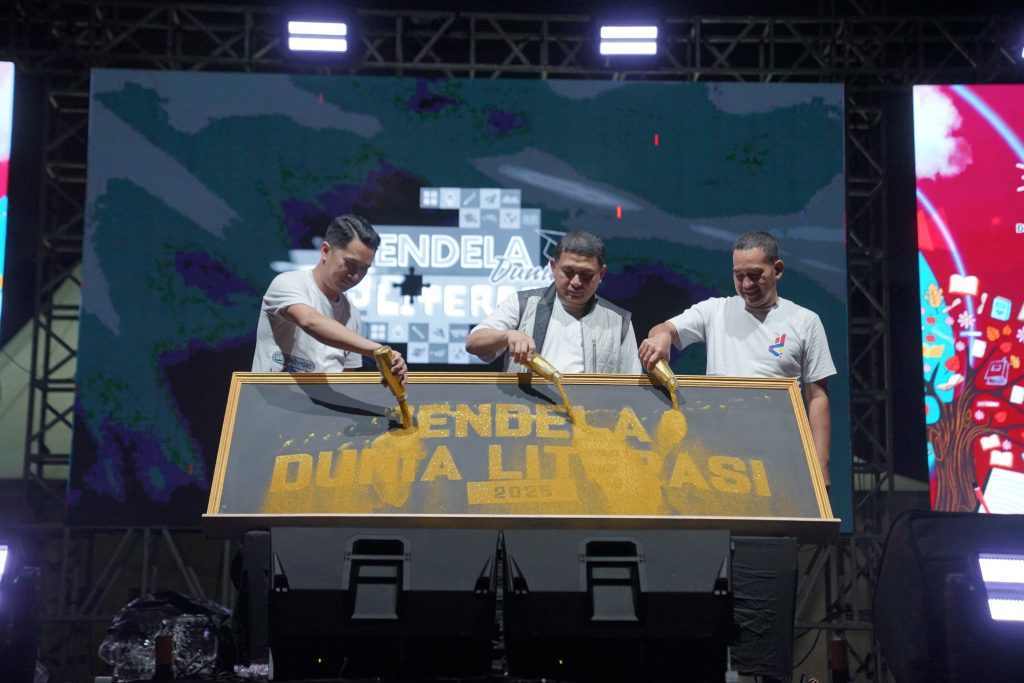 Hardiknas, Munafri Ajak Generasi Muda Tingkatkan Minat Baca Lewat Literasi