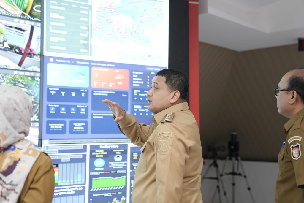 Wali Kota Makassar Tinjau War Room, Tingkatkan Keamanan Lorong Lewat Pantauan CCTV