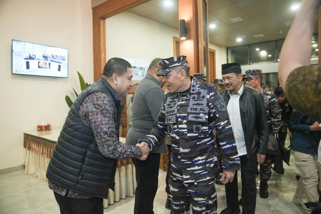 Kunker di Sulsel, Wali Kota Makassar Munafri Arifuddin Jemput KSAL Muhammad Ali di Lanud Sultan Hasanuddin