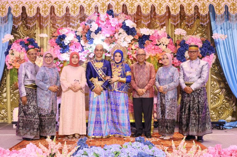 Wakil Wali Kota Makassar Hadiri Sejumlah Momen Bahagia Warga dan Acara Adat Budaya