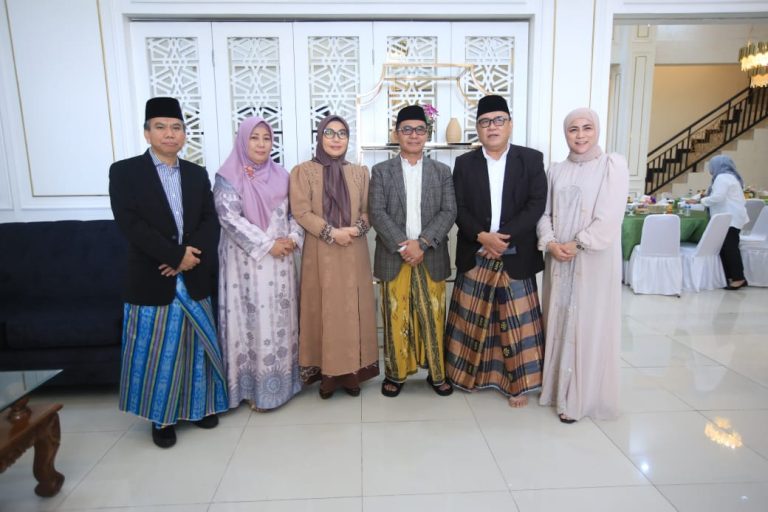 Pj Sekda Makassar Irwan Adnan Dampingi Wali Kota Salat Idulfitri di Karebosi dan Gelar Open House di Rujab