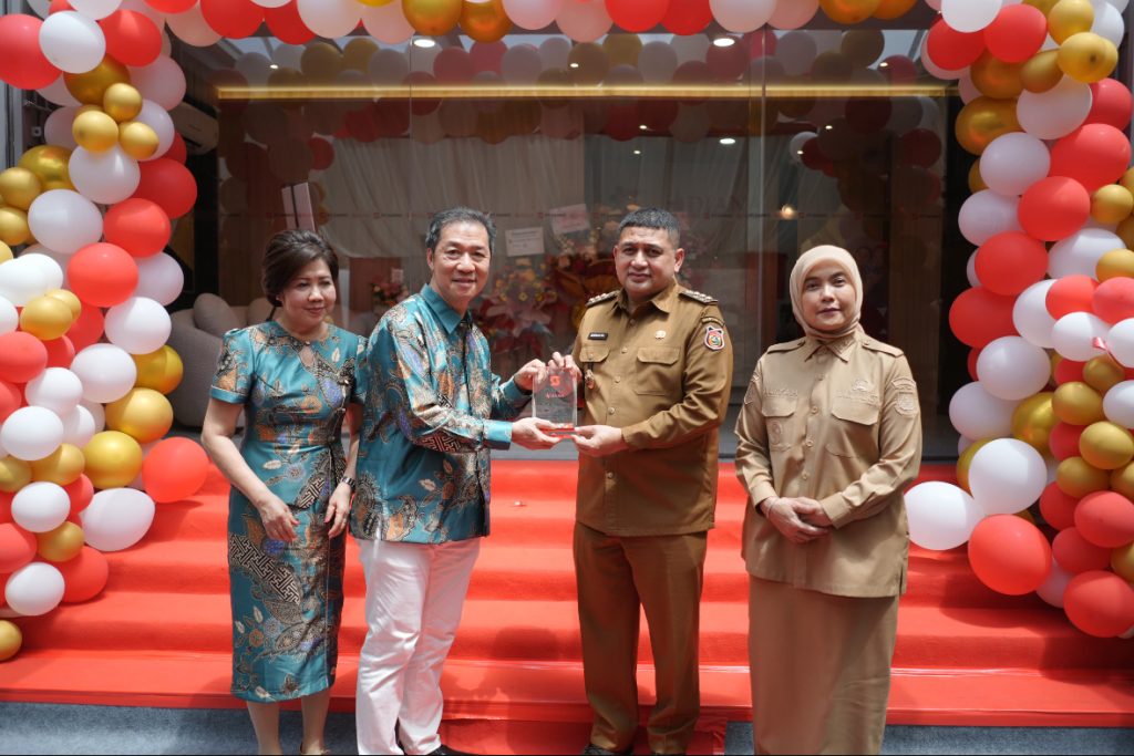Munafri-Aliyah Resmikan Workshop Tempered Glass PT Sanno Abadi Cemerlang