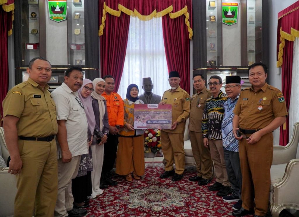 Aliyah Mustika Ilham Serahkan Bantuan Kemanusiaan Pemkot Makassar ke Sumatera Barat