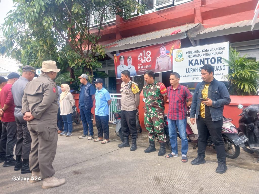 Pemkot Makassar Tertibkan Lapak Liar di Jalan Saripa Raya, Kemacetan Akhirnya Diurai