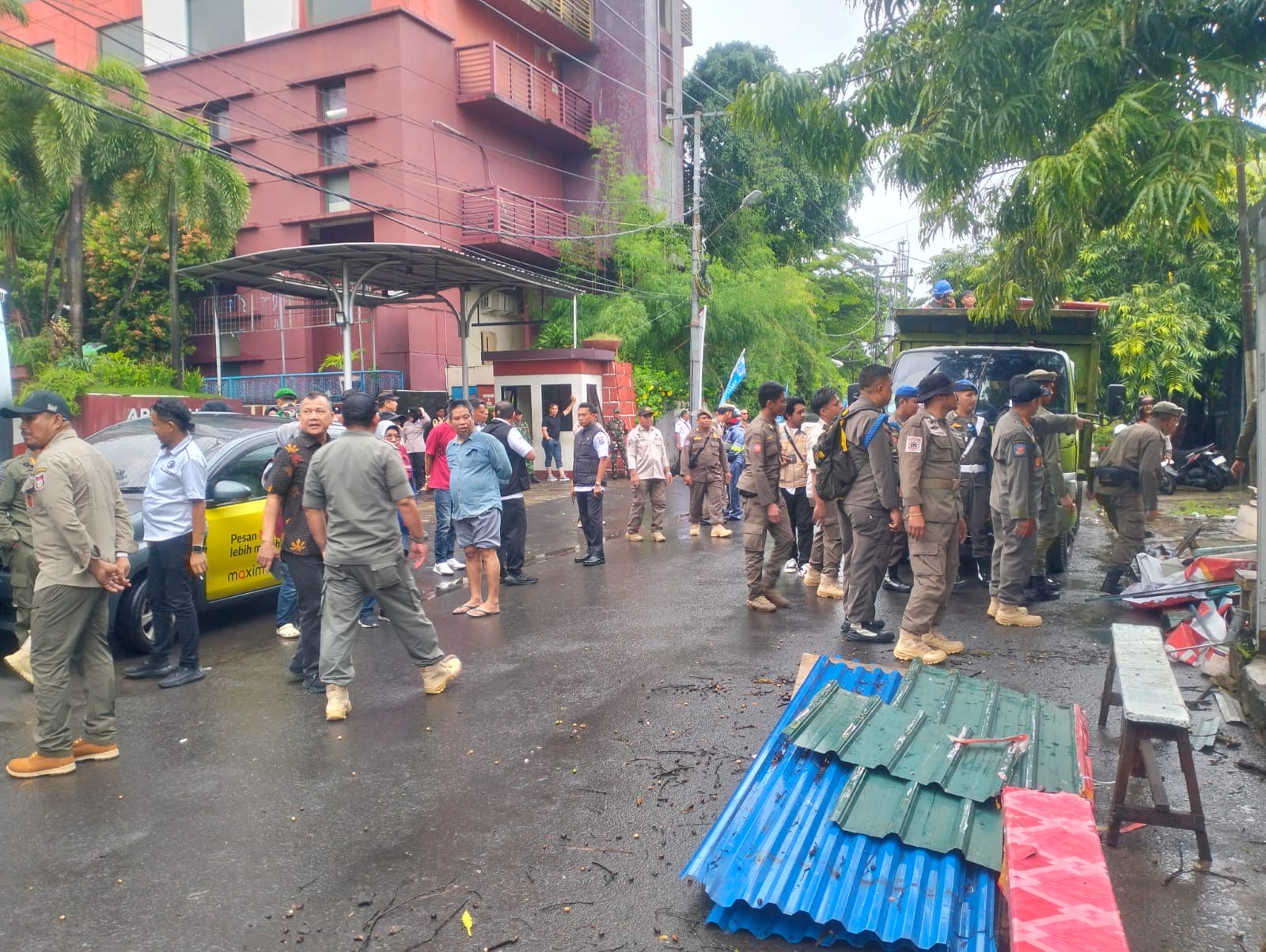 Selama 20 Tahun Berjualan TUTUPI trotoar, Kini PKL Maipa–Datu Museng Direlokasi di Pasar Baru