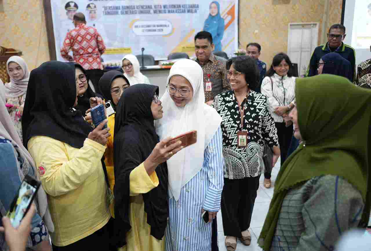 Melinda Aksa Dorong Lansia SMART melalui Sekolah Lansia Sipakalebbi Manggala
