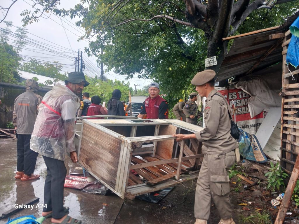 Tegas Tapi Humanis, Panakkukang Tertibkan Lapak dan Siapkan Solusi Pedagang
