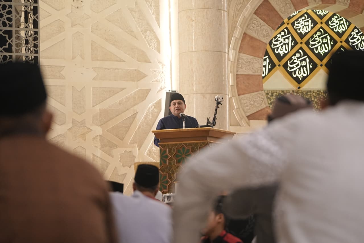 Hadiri Tarawih di Masjid Raya, Munafri: Silahkan Takbir, Tapi Jangan Konvoi dan Nyalakan Petasan
