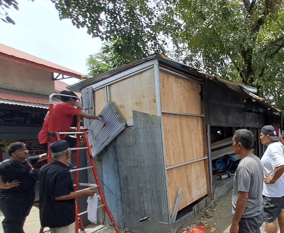 Berdiri 5 Tahun di Atas Drainase, Tiga Lapak di Tallo Akhirnya Ditertibkan