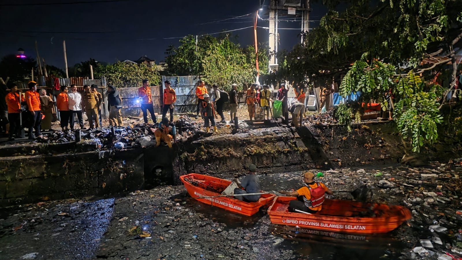 Sinergi Lintas Sektor, Penumpukan Sampah Kanal Karuwisi–Pettarani Teratasi Kembali Bersih