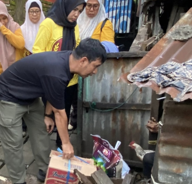 Camat Panakkukang Tinjau Langsung Lansia di Sudut Permukiman, Bantuan Disalurkan
