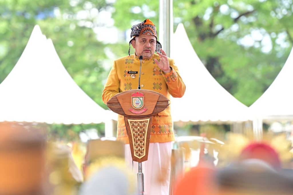Kado Hardiknas untuk Warga Makassar, Munafri Tambah Insentif Guru hingga Fasilitas Siswa di Sekolah