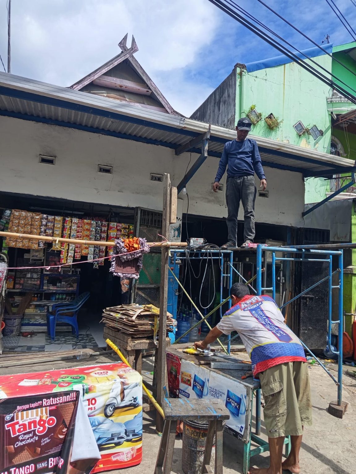 Sudah 10 Tahun Berdiri, Lapak di Atas Drainase Dibongkar Sukarela oleh Pemiliknya