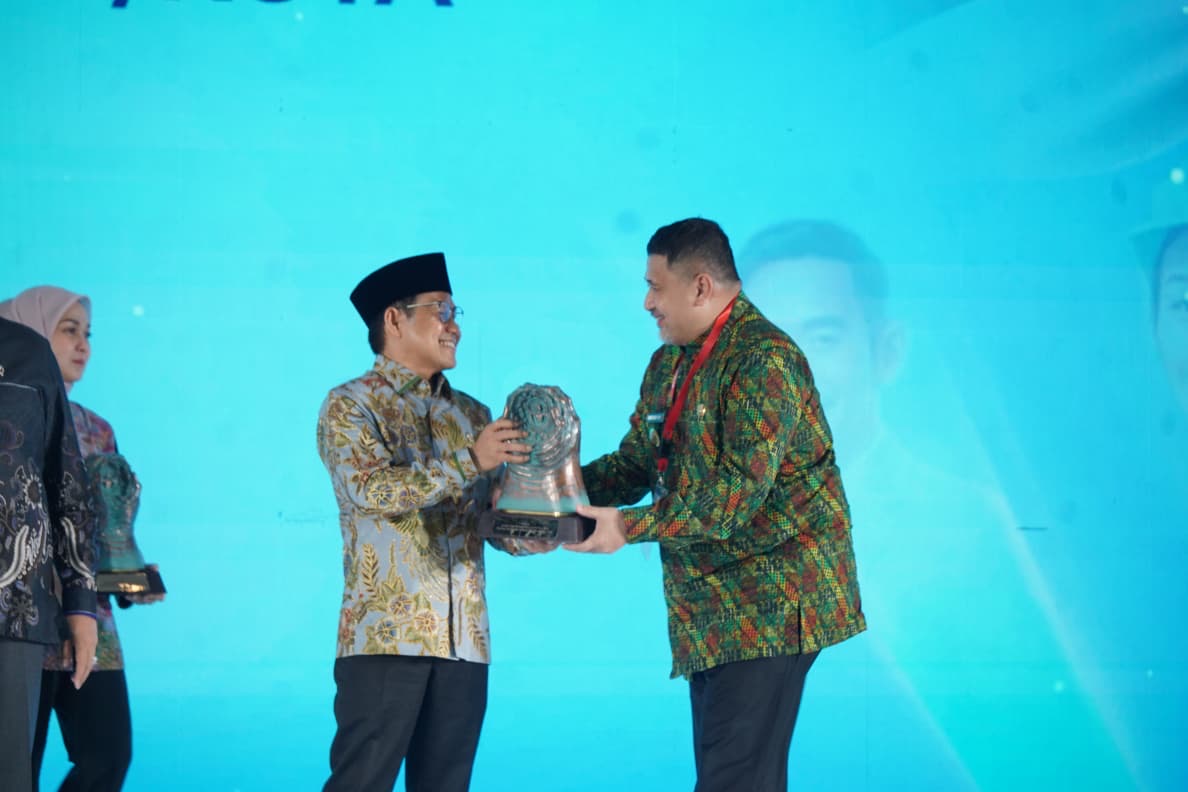 Wali Kota Munafri Terima Penghargaan Paritrana Award, Bukti Komitmen Lindungi Pekerja Rentan