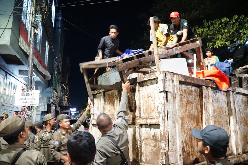 Puluhan Tahun Semrawut, Pasar Tumpah di Jalan Veteran Makassar Akhirnya Ditertibkan